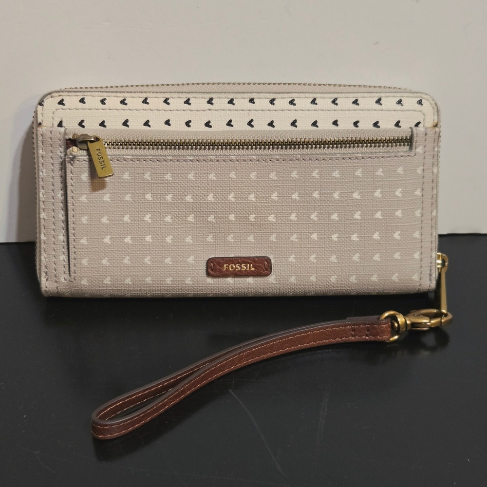 Fossil Logan Zip Around Clutch Wallet leather Gray Heart Print Wristlet 4x8 READ